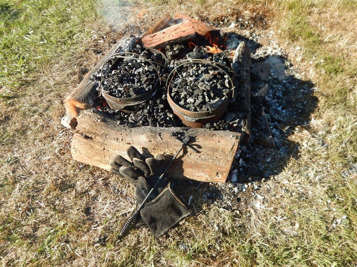 Cast Iron Oval Camp Oven With Lipped Lid - 9.5QT