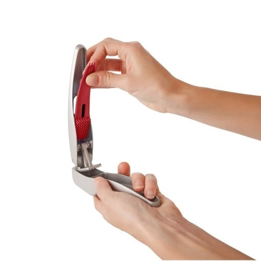 Zyliss Garlic Press 'Susi 3' with Cleaner