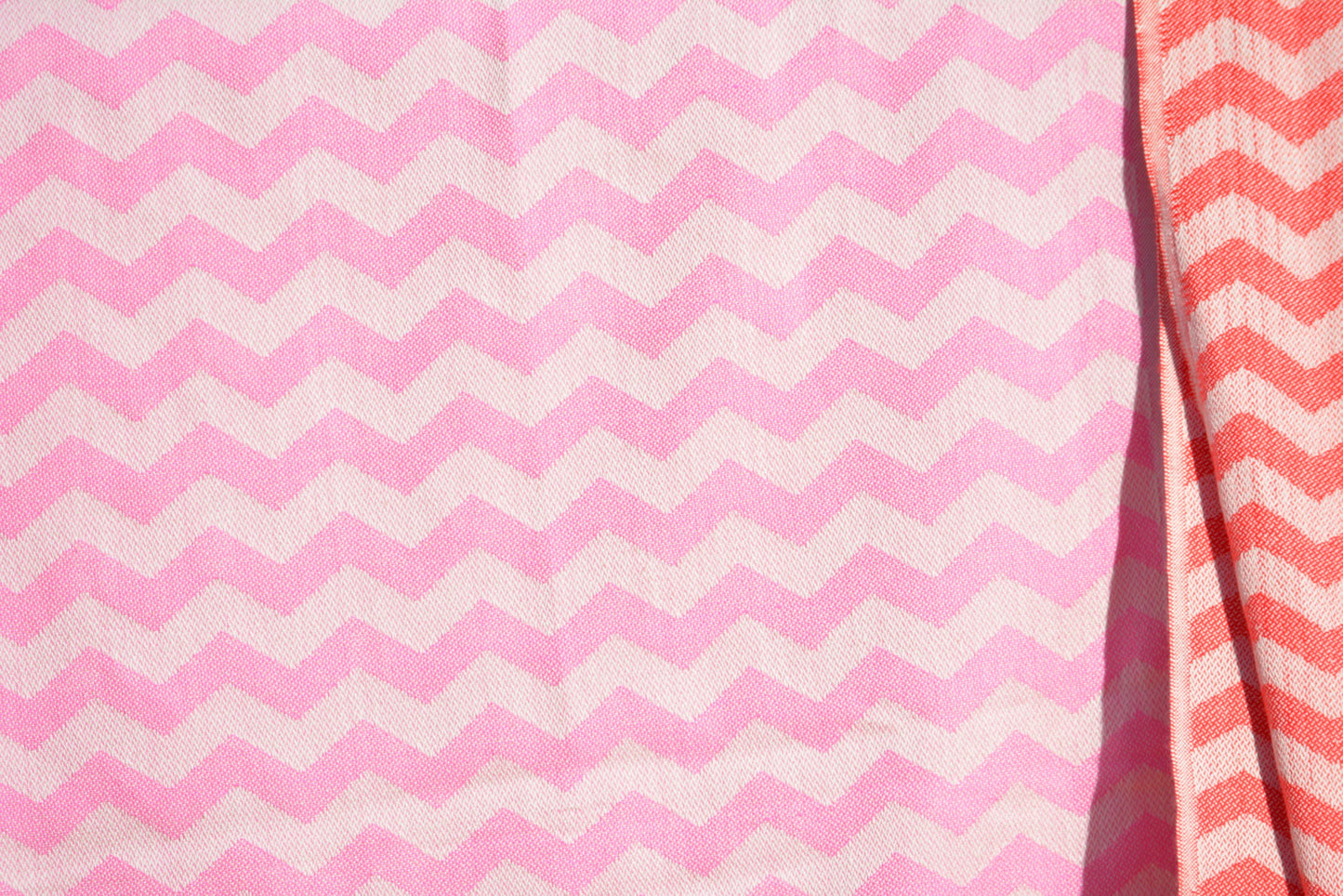 Compact Lifestyle Beach Wave Turkish Towel – Pink