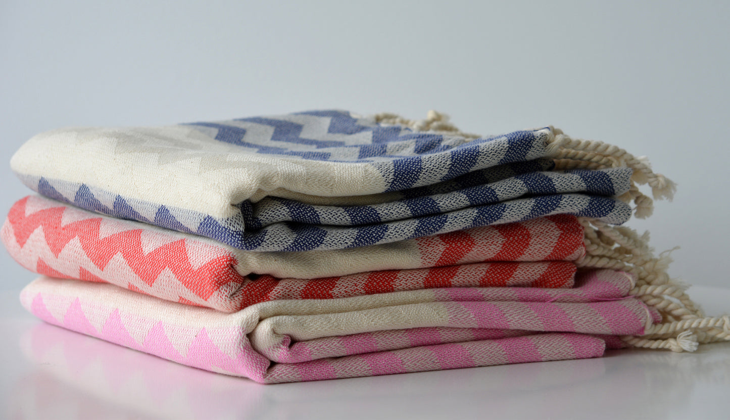 Compact Lifestyle Beach Wave Turkish Towel – Red