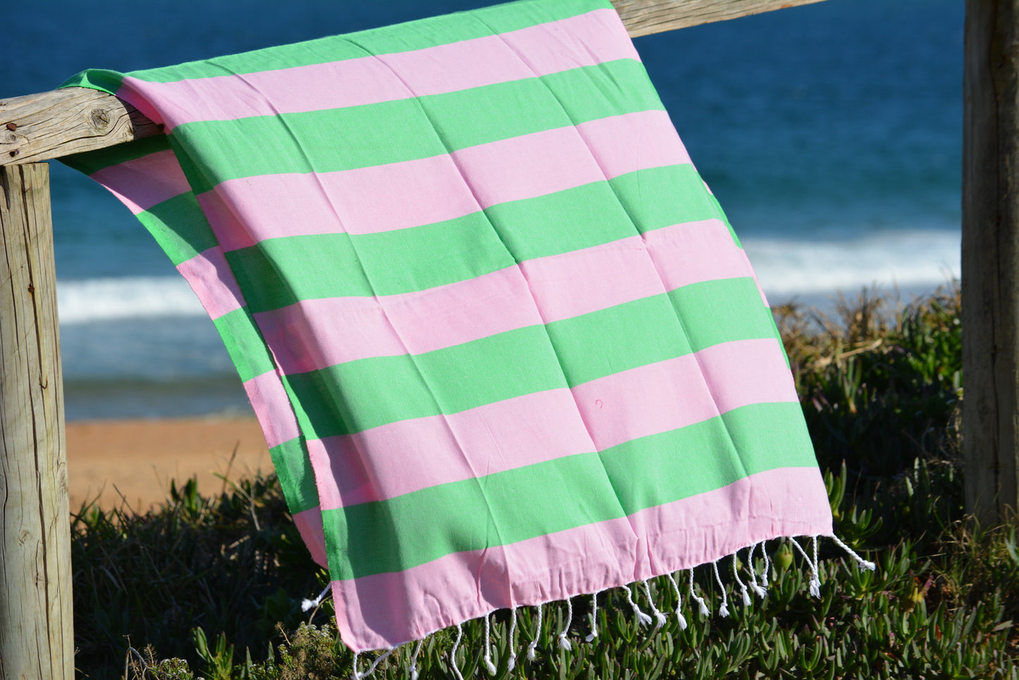 Compact Lifestyle Beach Daze Turkish Towel – Pink/Green
