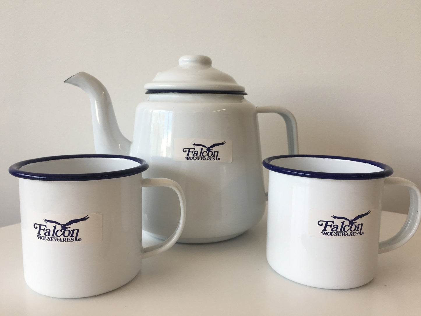 Falcon Enamel 1.5L Kettle with 2 x 350ml Mugs