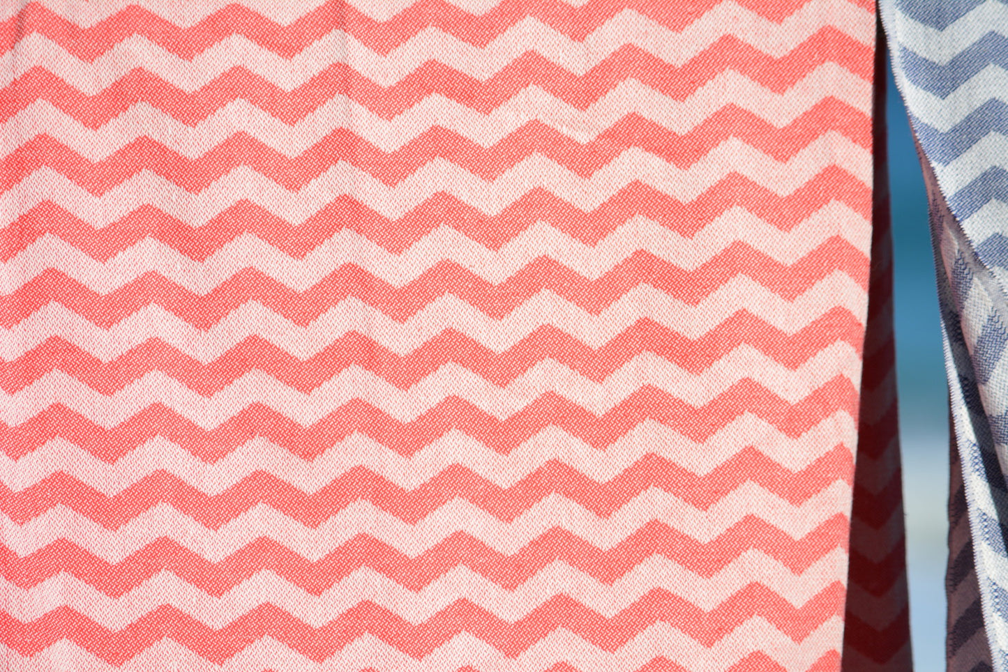 Compact Lifestyle Beach Wave Turkish Towel – Red