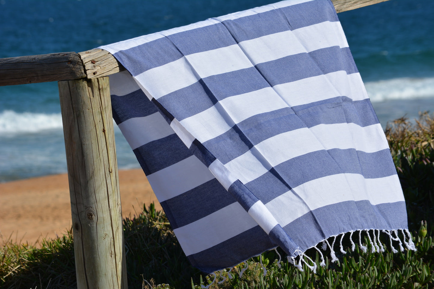 Compact Lifestyle Beach Daze Turkish Towel – Navy/White