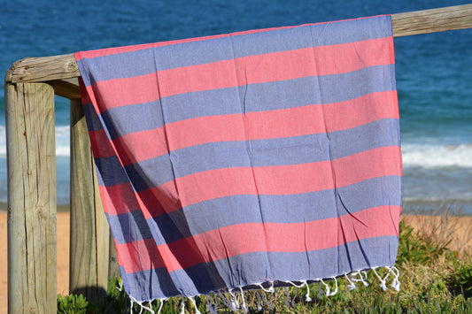 Compact Lifestyle Beach Daze Turkish Towel – Navy/Red