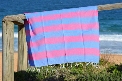 Compact Lifestyle Beach Daze Turkish Towel – Blue/Fuchsia