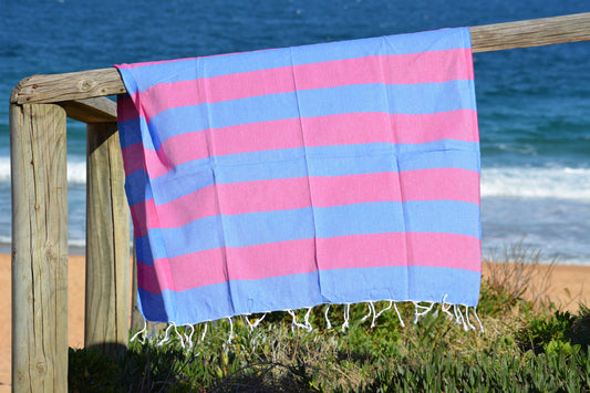 Compact Lifestyle Beach Daze Turkish Towel – Blue/Fuchsia