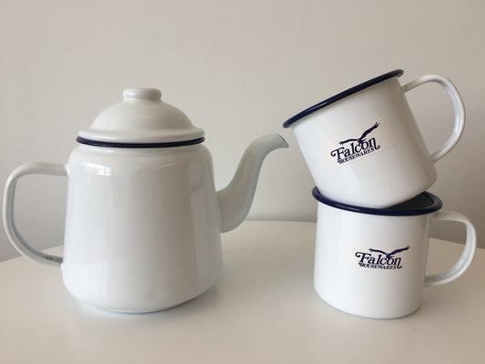 Falcon Enamel 900ml Kettle with 2 x 350ml Mugs